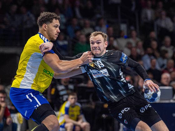 Handball, Herren, Saison 2025 2026, Champions League (Gruppe A, 12. Spieltag), Füchse Berlin - Industria Kielce, v.l. Theo Monar (Kielce), Mathias Gidsel (Füchse Berlin), 26.02.2026, Copyright: xSebastianxRäppold MatthiasxKochx