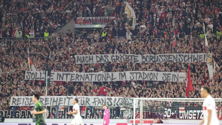 Stuttgart , Europa League VfB Stuttgart vs. Celtic Glasgow , Banner in der Cannstatter Kurve