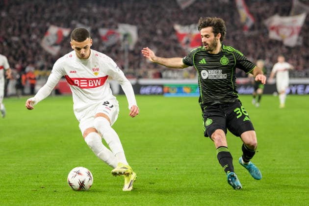 Fußball, UEFA Europa League, 20260226, VfB Stuttgart - Celtic Glasgow. Im Bild v.l. Badredine BOUANANI (Stuttgart, 27), Marcelo SARACCHI (Glasgow, 36). Stuttgart MHP Arena Baden Württemberg Deutschland Copyright: Passion2Press MarkusxFischerx