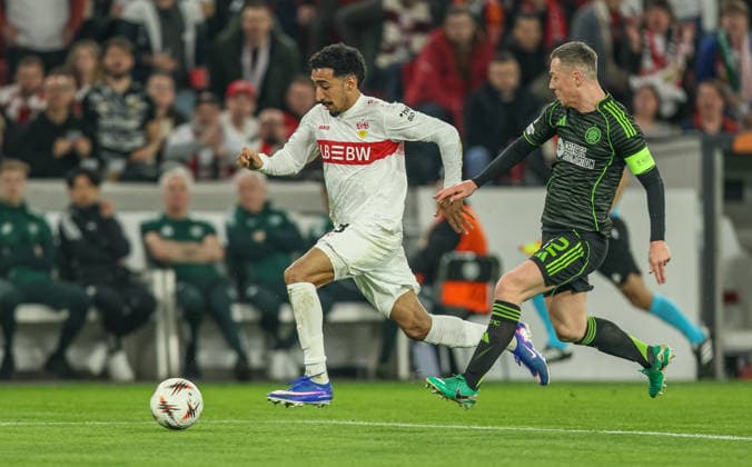 GER, Stuttgart, VfB Stuttgart vs Celtic Glasgow, Europa League, Fussball, UEFA, Spielzeit 2025 2026, MHP-Arena, Playoffs, Rückspiel im Bild v.l.: Tiago Tomas (VfB Stuttgart 8), Callum McGregor (Celtic Glasgow 42) DFB DFL REGULATIONS PROHIBIT ANY USE OF PHOTOGRAPHS AS IMAGE SEQUENCES AND OR QUASI-VIDEO, 26.02.2026 Copyright: HMBxMedia HendrikxHamelau