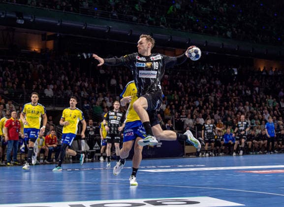 Handball, Herren, Saison 2025 2026, Champions League (Gruppe A, 12. Spieltag), Füchse Berlin - Industria Kielce, v.l. Daniel Dujshebaev (Kielce), Mathias Gidsel (Füchse Berlin), 26.02.2026, Copyright: xSebastianxRäppold MatthiasxKochx