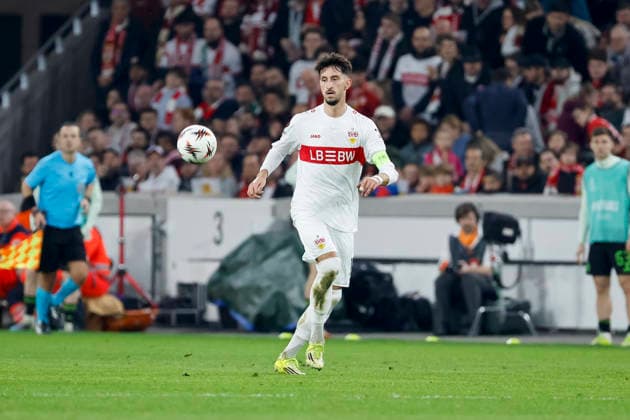 Atakan Karazor (VfB Stuttgart, 16) am Ball , Deutschland, Fussball, UEFA Europa League, Play-offs, 2025 2026, VfB Stuttgart vs. Celtic Glasgow, 26.02.2026, Stuttgart MHP Arena Deutschland Copyright: xGrantxHubbsx