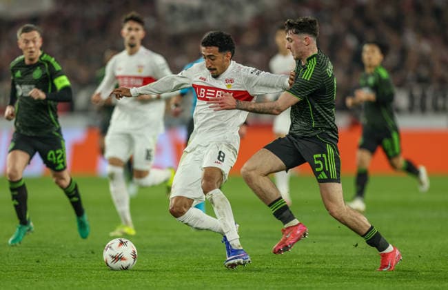 GER, Stuttgart, VfB Stuttgart vs Celtic Glasgow, Europa League, Fussball, UEFA, Spielzeit 2025 2026, MHP-Arena, Playoffs, Rückspiel im Bild v.l.: Tiago Tomas (VfB Stuttgart 8), Colby Donovan (Celtic Glasgow 51) DFB DFL REGULATIONS PROHIBIT ANY USE OF PHOTOGRAPHS AS IMAGE SEQUENCES AND OR QUASI-VIDEO, 26.02.2026 Copyright: HMBxMedia HendrikxHamelau
