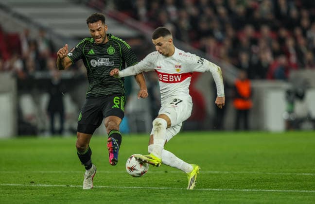 GER, Stuttgart, VfB Stuttgart vs Celtic Glasgow, Europa League, Fussball, UEFA, Spielzeit 2025 2026, MHP-Arena, Playoffs, Rückspiel im Bild v.l.: Auston Trusty (Celtic Glasgow 6), Badredine Bouanani (VfB Stuttgart 27), Zweikampf DFB DFL REGULATIONS PROHIBIT ANY USE OF PHOTOGRAPHS AS IMAGE SEQUENCES AND OR QUASI-VIDEO, 26.02.2026 Copyright: HMBxMedia HendrikxHamelau