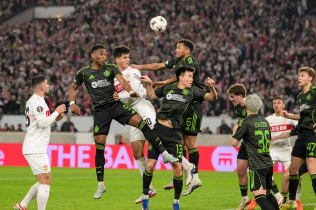 Fußball, UEFA Europa League, 20260226, VfB Stuttgart - Celtic Glasgow. Im Bild v.l Junior ADAMU glasgow 9) Chema ANDRES stuttgart 30) Hyun-jun YANG glasgow 13) Auston TRUSTY glasgow 6) Kopfballduell nach Ecke Eckball. Stuttgart MHP Arena Baden Württemberg Deutschland Copyright: Passion2Press MarkusxFischerx