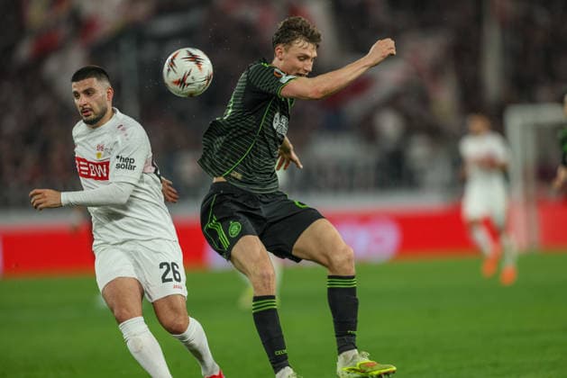 GER, Stuttgart, VfB Stuttgart vs Celtic Glasgow, Europa League, Fussball, UEFA, Spielzeit 2025 2026, MHP-Arena, Playoffs, Rückspiel im Bild v.l.: Deniz Undav (VfB Stuttgart 26), Colby Donovan (Celtic Glasgow 51) DFB DFL REGULATIONS PROHIBIT ANY USE OF PHOTOGRAPHS AS IMAGE SEQUENCES AND OR QUASI-VIDEO, 26.02.2026 Copyright: HMBxMedia HendrikxHamelau
