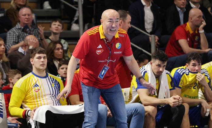Trainer Talant Dujshebaev gibt Anweisungen Einzelbild Freisteller Aktion Handball CL Championsleague Champions League Herren Saison 2025 2026 26.02.2026 Füchse Berlin vs KS Kielce in der Max Schmeling Halle