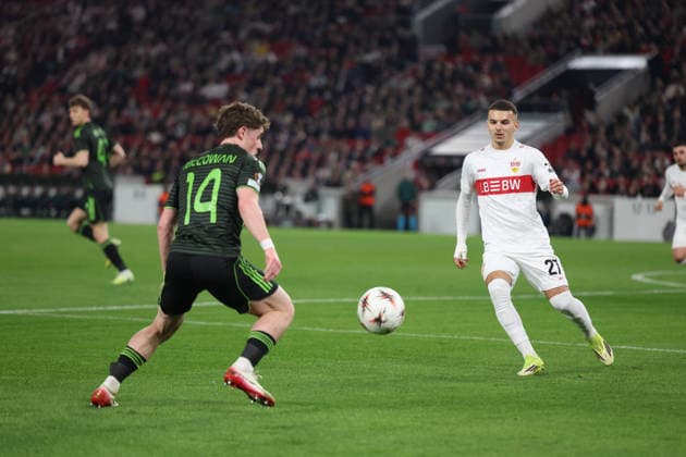 26.02.2026, xrekx, Fussball UEFA Europa League, VfB Stuttgart - Celtic Glasgow v.l. Luke McCowan (Celtic Glasgow) Badredine Bouanani (VfB Stuttgart) (DFL DFB REGULATIONS PROHIBIT ANY USE OF PHOTOGRAPHS as IMAGE SEQUENCES and or QUASI-VIDEO) Stuttgart