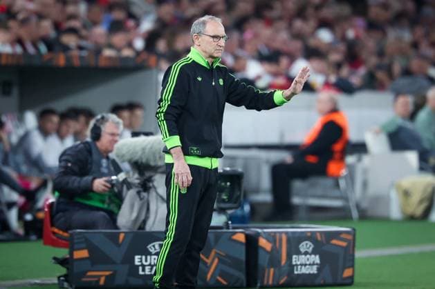 Cheftrainer Team Manager Martin O™Neill (Celtic Glasgow FC) gibt Anweisungen an die Mannschaft, VfB Stuttgart vs. Celtic Glasgow FC, Fussball, Maenner, UEFA Europa League, Saison 2025 2026, Play-off, Round 2 of 2, 26.02.2026 Stuttgart Baden-Wuerttemberg Deutschland