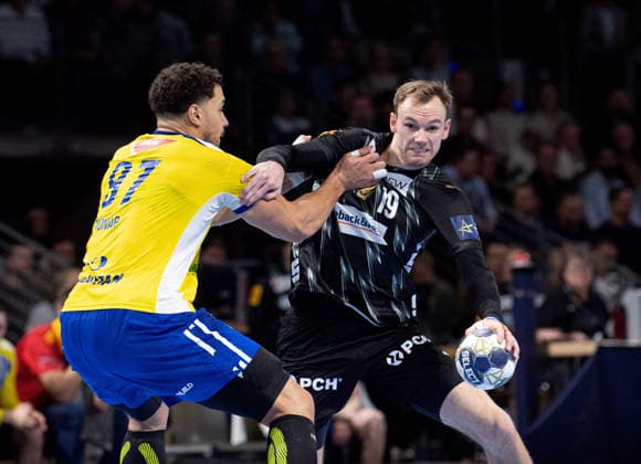 Handball, Herren, Saison 2025 2026, Champions League (Gruppe A, 12. Spieltag), Füchse Berlin - Industria Kielce, v.l. Theo Monar (Kielce), Mathias Gidsel (Füchse Berlin), 26.02.2026, Copyright: xSebastianxRäppold MatthiasxKochx