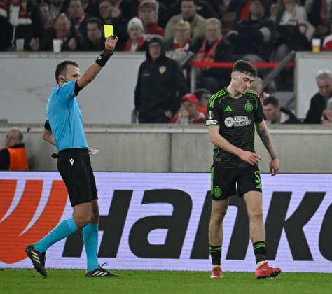 Schiedsrichter Referee Irfan Peljto (BIH) zeigt Colby Donovan Celtic Glasgow FC (51) gelbe Karte gelb Verwarnung Gestik Geste VfB Stuttgart vs Celtic Glasgow FC EUROPA LEAGUE EL 26.02.2026 DFL REGULATIONS PROHIBIT ANY USE OF PHOTOGRAPHS AS IMAGE SEQUENCES AND OR QUASI-VIDEO VfB Stuttgart vs Celtic Glasgow FC EL