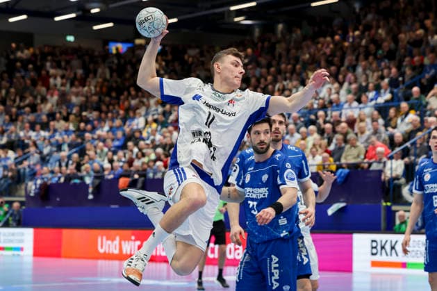 Nicolaj Joergensen (Handball Verein Hamburg) kontrolliert den Ball, DAIKIN Handball Bundesliga, TBV Lemgo Lippe v Handball Sport Verein Hamburg, PHOENIX CONTACT arena am 26. February 2026 in Lemgo, Deutschland. (Foto von Marco Steinbrenner DeFodi Images) Nicolaj Joergensen (Handball Sport Verein Hamburg) controls the ball, DAIKIN Handball Bundesliga, TBV Lemgo Lippe v Handball Sport Verein Hamburg, PHOENIX CONTACT arena, February 26, 2026 in Lemgo, Germany. (Photo by Marco Steinbrenner DeFodi Images) -