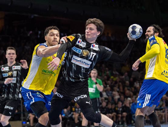 Handball, Herren, Saison 2025 2026, Champions League (Gruppe A, 12. Spieltag), Füchse Berlin - Industria Kielce, v.l. Theo Monar (Kielce), Nils Lichtlein (Füchse Berlin), Jorge Maqueda Peno (Kielce), 26.02.2026, Copyright: xSebastianxRäppold MatthiasxKochx