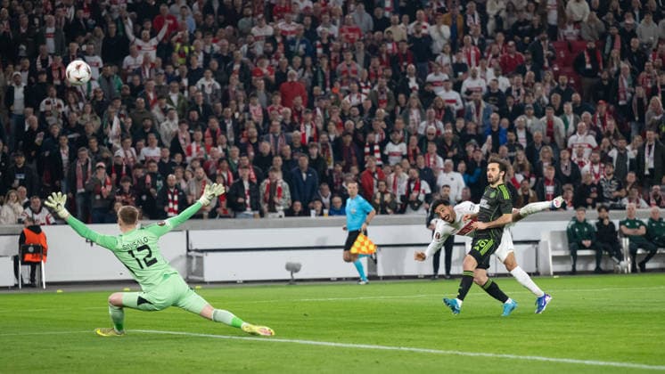 Torchance, v.li. Viljami Sinisalo (Celtic Glasgow, 12), Tiago Tomas (VfB Stuttgart, 08), Marcelo Saracchi (Celtic Glasgow, 36). GER, VfB Stuttgart vs. Celtic FC Glasgow, Fussball, UEFA Europa League, Herren, Play-Offs Rueckspiel, Spielzeit 2025 2026, 26.02.2026, GER, VfB Stuttgart vs. Celtic FC Glasgow, Fussball, UEFA Europa League, Herren, Play-Offs Rueckspiel, Spielzeit 2025 2026, 26.02.2026 Stuttgart Copyright: xEibner-Pressefoto WolfgangxFrankx EP_WFK