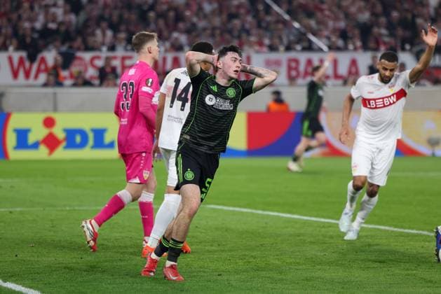Enttaeuschung, Frust bei Colby Donovan 51 (Celtic Glasgow FC) nach einer Chance, mit Alexander Nuebel 33 (VfB Stuttgart) und Luca Jaquez 14 (VfB Stuttgart) sowie Josha Vagnoman 4 (VfB Stuttgart), VfB Stuttgart vs. Celtic Glasgow FC, Fussball, Maenner, UEFA Europa League, Saison 2025 2026, Play-off, Round 2 of 2, 26.02.2026 Stuttgart Baden-Wuerttemberg Deutschland