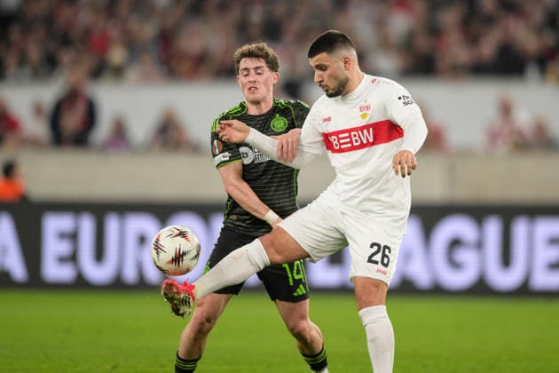 Fußball, UEFA Europa League, 20260226, VfB Stuttgart - Celtic Glasgow. Im Bild v.l. Luke MCCOWAN (Glasgow, 14), Deniz UNDAV (Stuttgart, 26), Zweikampf Ball. Stuttgart MHP Arena Baden Württemberg Deutschland Copyright: Passion2Press MarkusxFischerx