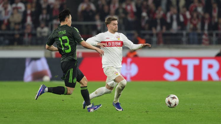 Stuttgart , Europa League VfB Stuttgart vs. Celtic Glasgow , Hyunjun Yang (Glasgow) Maximilian Mittelstädt (VfB)