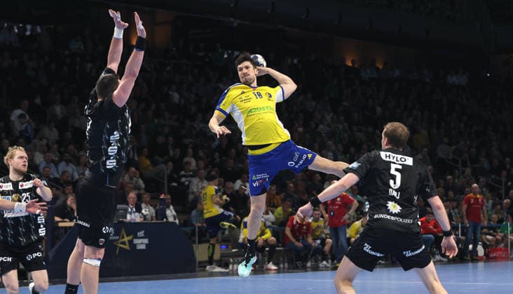 Mijajlo Marsenic, Alex Dujshebaev am Ball, Max Darj Zweikampf Spielszene Aktion Handball CL Championsleague Champions League Herren Saison 2025 2026 26.02.2026 Füchse Berlin vs KS Kielce in der Max Schmeling Halle