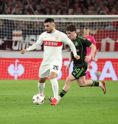 26.02.26 VfB Stuttgart - Celtic Glasgow Deutschland, Stuttgart, 26.02.2026, Fussball, UEFA Europa League, Saison 2025 2026, Play-Offs, Rückspiel, VfB Stuttgart - Celtic Glasgow: v.l. Deniz Undav (VfB Stuttgart), Luke McCowan (Celtic Glasgow).