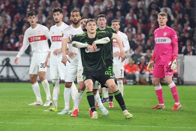 26.02.2026, xrekx, Fussball UEFA Europa League, VfB Stuttgart - Celtic Glasgow v.l. Eckball Deniz Undav (VfB Stuttgart) Dane Murray (Celtic Glasgow) Alexander Nübel Nuebel (VfB Stuttgart) (DFL DFB REGULATIONS PROHIBIT ANY USE OF PHOTOGRAPHS as IMAGE SEQUENCES and or QUASI-VIDEO) Stuttgart