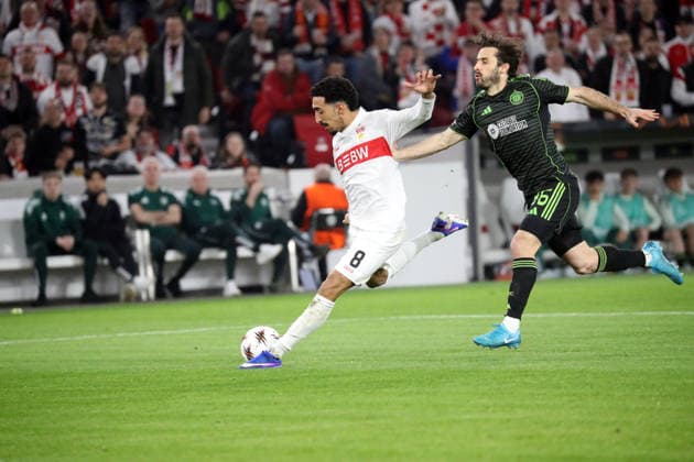 26.02.26 VfB Stuttgart - Celtic Glasgow Deutschland, Stuttgart, 26.02.2026, Fussball, UEFA Europa League, Saison 2025 2026, Play-Offs, Rückspiel, VfB Stuttgart - Celtic Glasgow: v.l. Tiago Tomas (VfB Stuttgart), Marcelo Saracchi (Celtic Glasgow).
