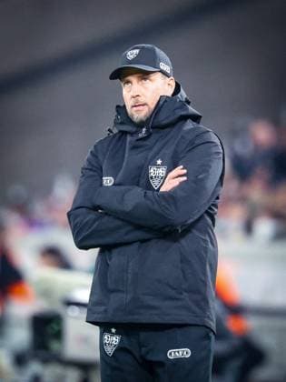 Cheftrainer Sebastian Hoeness (VfB Stuttgart) wirkt nachdenklich, VfB Stuttgart vs. Celtic Glasgow FC, Fussball, Maenner, UEFA Europa League, Saison 2025 2026, Play-off, Round 2 of 2, 26.02.2026 Stuttgart Baden-Wuerttemberg Deutschland