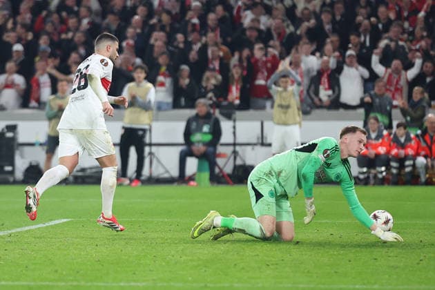 26.02.2026, xrekx, Fussball UEFA Europa League, VfB Stuttgart - Celtic Glasgow v.l. Abseitstor Deniz Undav (VfB Stuttgart) Viljami Sinisalo (Celtic Glasgow) (DFL DFB REGULATIONS PROHIBIT ANY USE OF PHOTOGRAPHS as IMAGE SEQUENCES and or QUASI-VIDEO) Stuttgart