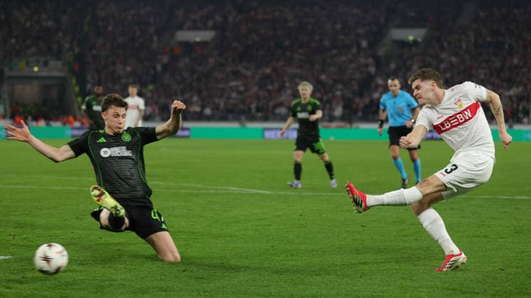 Stuttgart , Europa League VfB Stuttgart vs. Celtic Glasgow , Dane Murray (Glasgow) Ramon Hendriks (VfB)