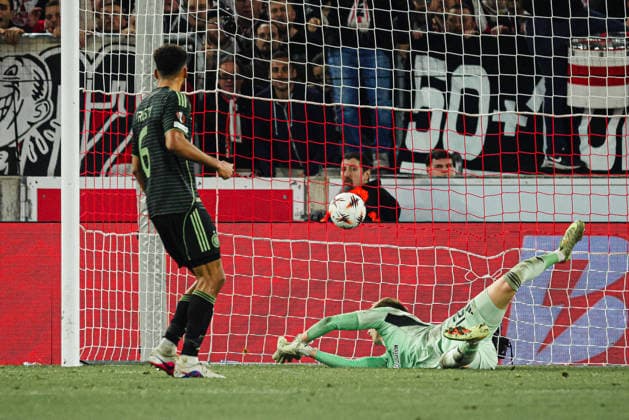 26.02.2026, xhettx, Fussball UEFA Europa League, VfB Stuttgart - Celtic Glasgow v.l. Tor durch Deniz Undav (VFB Stuttgart, 26) wird wegen Abseits eingezogen (DFL DFB REGULATIONS PROHIBIT ANY USE OF PHOTOGRAPHS as IMAGE SEQUENCES and or QUASI-VIDEO)