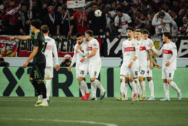 26.02.2026, xhettx, Fussball UEFA Europa League, VfB Stuttgart - Celtic Glasgow v.l. jubel um das vermeintliche 1:1 durch Deniz Undav (VFB Stuttgart, 26). Wurde wegen Abseits zurückgezogen (DFL DFB REGULATIONS PROHIBIT ANY USE OF PHOTOGRAPHS as IMAGE SEQUENCES and or QUASI-VIDEO)