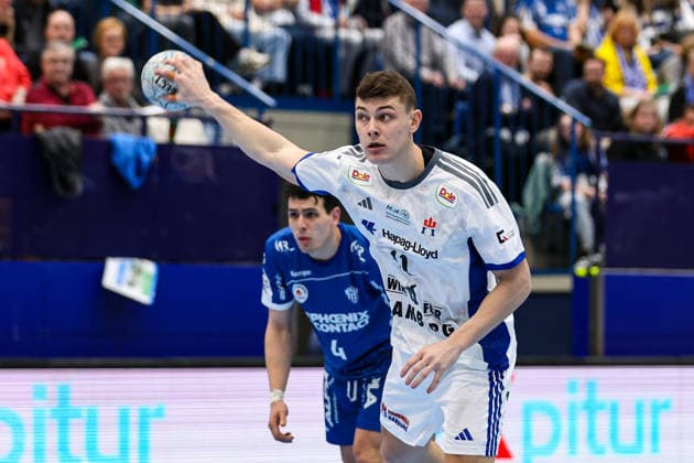26.02.2026, xKWIx, Handball, DAIKIN Handball-Bundesliga, TBV Lemgo Lippe - Handball Verein Hamburg, PHOENIX CONTACT Arena: Nicolaj Jorgensen (Handball Sport Verein Hamburg 11) beim Freiwurf Photo: xKamilxWilkowskixPressefotoKochx NRW Deutschland