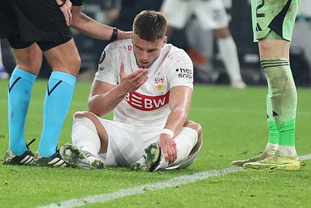 26.02.2026, xrekx, Fussball UEFA Europa League, VfB Stuttgart - Celtic Glasgow v.l. Ermedin Demirovic (VfB Stuttgart) verletzt, Verletzung, Schmerz, Schmerzen, injured, injury, pain, pains (DFL DFB REGULATIONS PROHIBIT ANY USE OF PHOTOGRAPHS as IMAGE SEQUENCES and or QUASI-VIDEO) Stuttgart