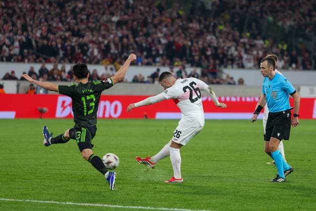 Deniz Undav 26 (VfB Stuttgart) in Aktion, VfB Stuttgart vs. Celtic Glasgow FC, Fussball, Maenner, UEFA Europa League, Saison 2025 2026, Play-off, Round 2 of 2, 26.02.2026 Stuttgart Baden-Wuerttemberg Deutschland