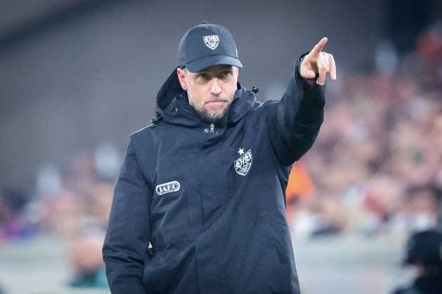 Cheftrainer Sebastian Hoeness (VfB Stuttgart) gibt Anweisungen an die Mannschaft, VfB Stuttgart vs. Celtic Glasgow FC, Fussball, Maenner, UEFA Europa League, Saison 2025 2026, Play-off, Round 2 of 2, 26.02.2026 Stuttgart Baden-Wuerttemberg Deutschland