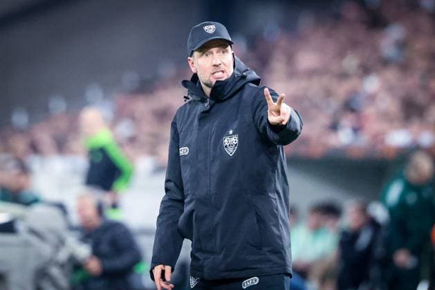 Cheftrainer Sebastian Hoeness (VfB Stuttgart) gibt Anweisungen an die Mannschaft, VfB Stuttgart vs. Celtic Glasgow FC, Fussball, Maenner, UEFA Europa League, Saison 2025 2026, Play-off, Round 2 of 2, 26.02.2026 Stuttgart Baden-Wuerttemberg Deutschland