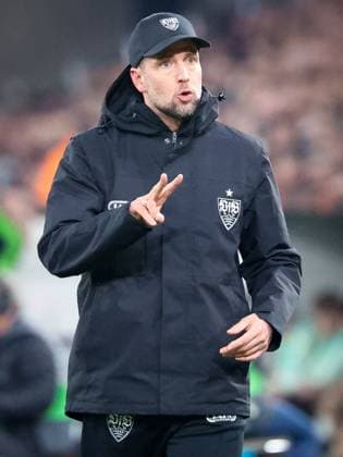 Cheftrainer Sebastian Hoeness (VfB Stuttgart) gibt Anweisungen an die Mannschaft, VfB Stuttgart vs. Celtic Glasgow FC, Fussball, Maenner, UEFA Europa League, Saison 2025 2026, Play-off, Round 2 of 2, 26.02.2026 Stuttgart Baden-Wuerttemberg Deutschland