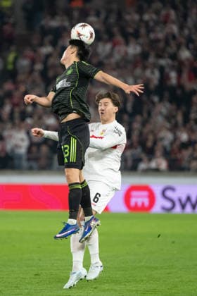 v. li. im Kopfballduell Hyunjun Yang (Celtic Glasgow, 13), Angelo Stiller (VfB Stuttgart, 06) GER, VfB Stuttgart vs. Celtic FC Glasgow, Fussball, UEFA Europa League, Herren, Play-Offs Rueckspiel, Spielzeit 2025 2026, 26.02.2026, GER, VfB Stuttgart vs. Celtic FC Glasgow, Fussball, UEFA Europa League, Herren, Play-Offs Rueckspiel, Spielzeit 2025 2026, 26.02.2026 Stuttgart Copyright: xEibner-Pressefoto WolfgangxFrankx EP_WFK