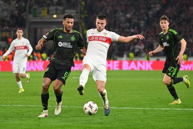 Ermedin DEMIROVIC (VFB Stuttgart), Aktion,Zweikampf gegen Austin TRUSTY (Glasgow). Fussball UEFA Europa League VfB Stuttgart - Celtic Glasgow 0-1 am 26.02.2026 MHP ARENA.