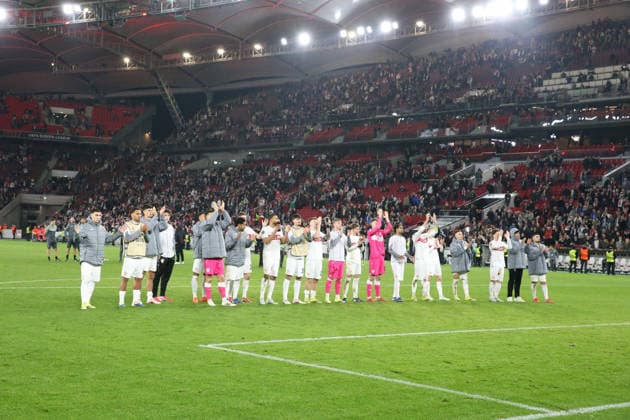 26.02.2026, xrekx, Fussball UEFA Europa League, VfB Stuttgart - Celtic Glasgow v.l. VfB Mannschaft, Spieler, jubeln nach Spielende, Team, Player, celebrate at the end of the match bedankt bedanken sich bei den Fans, the player thanks the fans for their support (DFL DFB REGULATIONS PROHIBIT ANY USE OF PHOTOGRAPHS as IMAGE SEQUENCES and or QUASI-VIDEO) Stuttgart