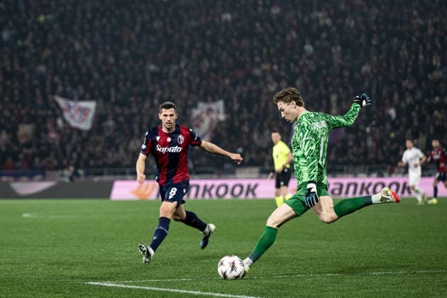 260226 Goalkeeper Mathias Dyngeland of Brann during the UEFA Europa League football match between Bologna and Brann on February 26, 2026 in Bologna. Photo: Marius Simensen BILDBYRAN COP 238 MM0058 bbeng fotboll football soccer fotball uefa europa league brann bologna Copyright: MARIUSxSIMENSEN BB260226ZZ006