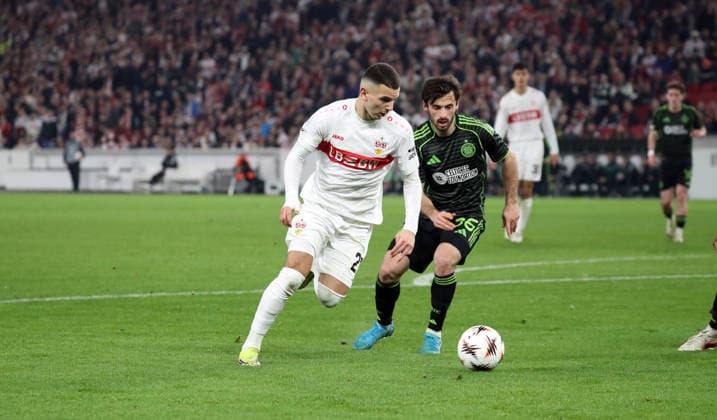 26.02.26 VfB Stuttgart - Celtic Glasgow Deutschland, Stuttgart, 26.02.2026, Fussball, UEFA Europa League, Saison 2025 2026, Play-Offs, Rückspiel, VfB Stuttgart - Celtic Glasgow: v.l. Badredine Bouanani (VfB Stuttgart), Marcelo Saracchi (Celtic Glasgow).