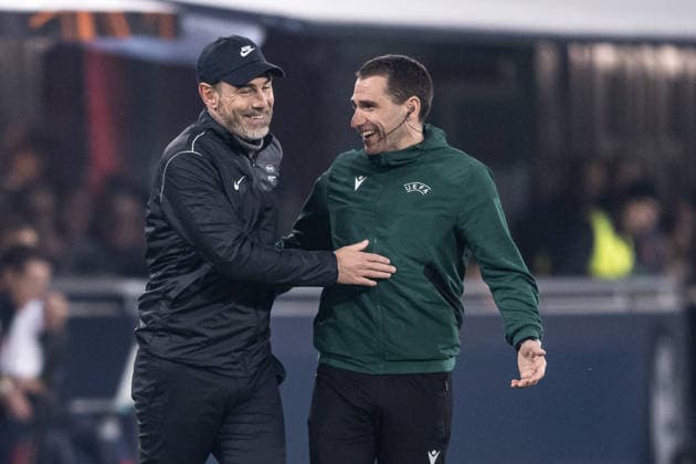 260226 Head coach Freyr Alexandersson of Brannof Brann Bastien Dechepy, fourth official during the UEFA Europa League football match between Bologna and Brann on February 26, 2026 in Bologna. Photo: Marius Simensen BILDBYRAN COP 238 MM0058 bbeng fotboll football soccer fotball uefa europa league brann bologna Copyright: MARIUSxSIMENSEN BB260226ZY016