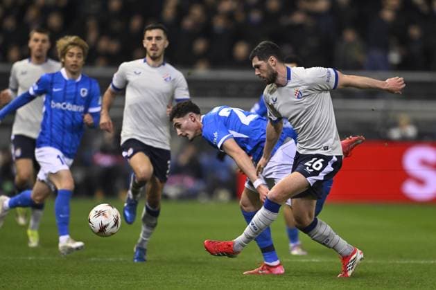 Genk s Robin Mirisola and Dinamo s Scott McKenna fight for the ball during a soccer game between Belgian team KRC Genk and Croatian GNK Dinamo Zagreb, Thursday 26 February 2026 in Genk, in the play-off for the knockout phase of the UEFA Europa League tournament. Genk won the first leg 1-3. JOHAN EYCKENS JohanxEyckens  x165465241x