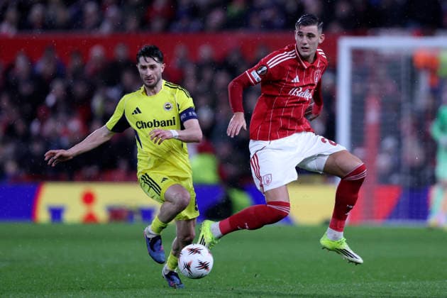 Nottingham Forest FC v Fenerbahce SK - UEFA Europa League 2025 26 Knockout Play-off Second Leg Ismail Yuksek of Fenerbahce SK and Lorenzo lucca of Nottingham Forest challenge during the UEFA Europa League 2025 26 Knockout Play-off Second Leg match between Nottingham Forest FC and Fenerbahce SK at City Ground on February 26, 2026 in Nottingham, England. WARNING! This Photograph May Only Be Used For Newspaper And Or Magazine Editorial Purposes. May Not Be Used For Publications Involving 1 player, 1 Club Or 1 Competition Without Written Authorisation From Football DataCo Ltd. For Any Queries, Please Contact Football DataCo Ltd on +44 (0) 207 864 9121 Nottingham City Ground England United Kingdom Copyright: xAllstarxPicturexLibraryxLtdx