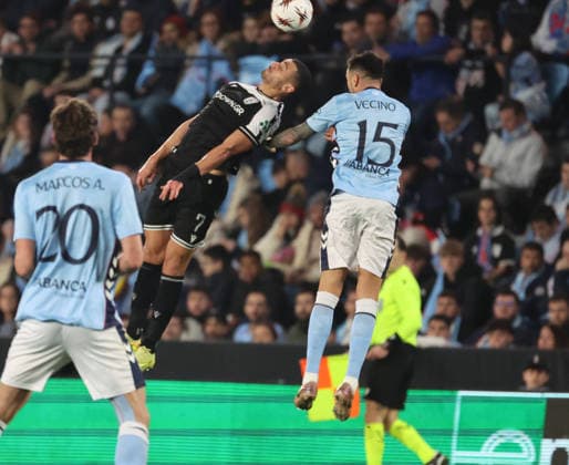 ESP, EuropaLeague, Real Celta v PAOK, 26 February 2026 Matias Vecino of Real Club Celta de Vigo and Giorgios Giakoumakis of PAOKin action during the UEFA Europe League KO play off, 2st leg between Real Club Celta de Vigo and PAOK Thessalonik at Stadium Municipal Balaidos on February 26 ,2026 in Vigo (Spain) (Photo by Luis de la Mata SportPix Sipa USA Vigo Stadium Municipal Balaidos Galicia Spain Copyright: xLuisxdexlaxMatax xsportPix.org.ux