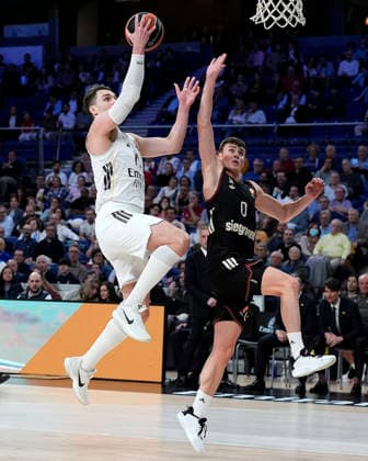 REAL MADRID v FC BAYERN MUNICH. EUROLEAGUE 2025 2026. REGULAR SEASON. ROUND 29. Real Madrid s Mario Hezonja (l) and FC Bayern Munich s Neno Dimitrijevic during Euroleague Regular Season Round 29 match. February 26, 2026. (ALTERPHOTOS Acero) MadridSpain  Copyright: xAcerox