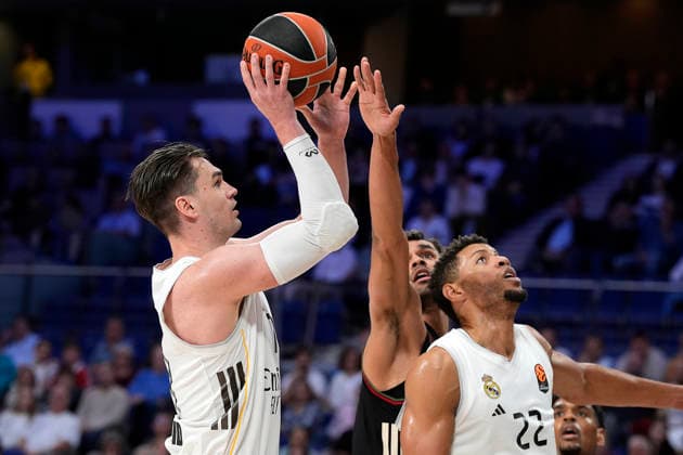 REAL MADRID v FC BAYERN MUNICH. EUROLEAGUE 2025 2026. REGULAR SEASON. ROUND 29. Real Madrid s Mario Hezonja (l) and Walter Tavares (r) and FC Bayern Munich s Oscar Da Silva during Euroleague Regular Season Round 29 match. February 26, 2026. (ALTERPHOTOS Acero) MadridSpain  Copyright: xAcerox