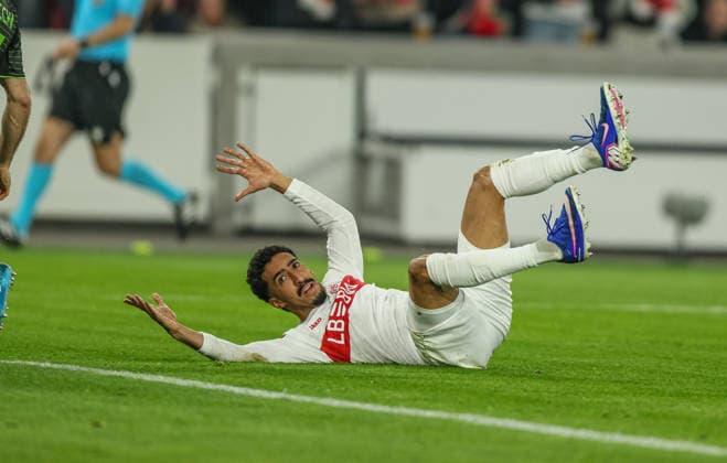 GER, Stuttgart, VfB Stuttgart vs Celtic Glasgow, Europa League, Fussball, UEFA, Spielzeit 2025 2026, MHP-Arena, Playoffs, Rückspiel im Bild: Tiago Tomas (VfB Stuttgart 8) am Boden, Frust DFB DFL REGULATIONS PROHIBIT ANY USE OF PHOTOGRAPHS AS IMAGE SEQUENCES AND OR QUASI-VIDEO, 26.02.2026 Copyright: HMBxMedia HendrikxHamelau