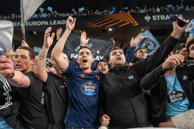 February 26, 2026, Vigo, Guimaraes, Spain: Real Club Celta fans seen celebrating the win during the UEFA Europa League 2025 26 Knockout Play-off Second Leg match between Real Club Celta and PAOK FC at Estadio Balaidos on February 26, 2026 in Vigo, Spain. Real Club Celta V PAOK FC - UEFA Europa League 2025 26 Knockout Play-Off Second Leg  - ZUMAl192 20260226_zsp_l192_062 Copyright: xMiguelxLemosx