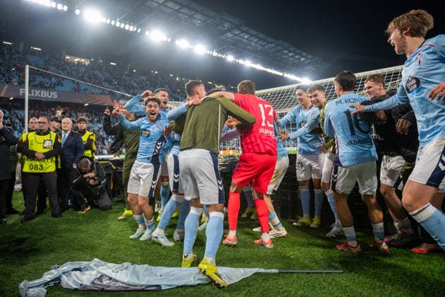 February 26, 2026, Vigo, Guimaraes, Spain: Real Club Celta players seen celebrating the win with the fans during the UEFA Europa League 2025 26 Knockout Play-off Second Leg match between Real Club Celta and PAOK FC at Estadio Balaidos on February 26, 2026 in Vigo, Spain. Vigo Spain - ZUMAl192 20260226_zsp_l192_067 Copyright: xMiguelxLemosx